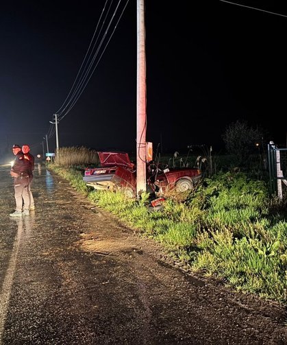 Kütahya'da otomobil beton direğe çarptı, 1 kişi öldü, 1 kişi yaralandı