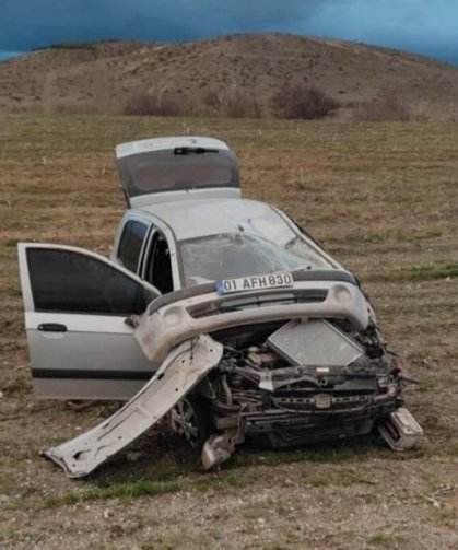 Malatya'da devrilen otomobildeki anne ve iki çocuğu yaralandı
