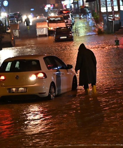 Osmaniye'de sağanak nedeniyle Bülbül Deresi ve Savrun Çayı taştı