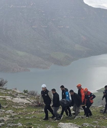Siirt'te kayalıklardan düşerek yaralanan kişi kurtarıldı