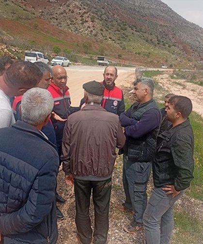 Siirt'te sağanak nedeniyle oluşan hasarın tespiti ve kapanan yolların açılması için çalışma yapıldı