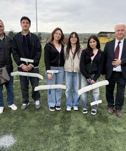 Tekirdağ'da lise öğrencileri tasarladıkları planör uçaklarla yarışıyor