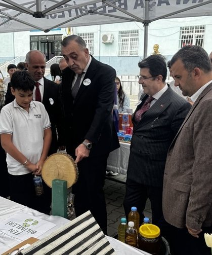 Tekirdağ'da 'Sıfır Atık' sergisinde öğrencilerin geri dönüşüm temalı çalışmaları beğeniye sunuldu