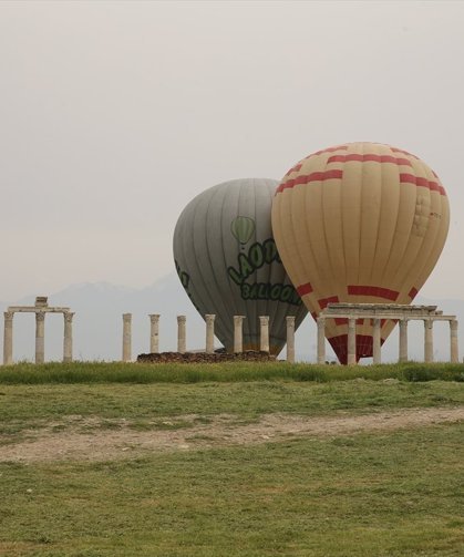 Vali Köşger, Laodikya Antik Kenti'nde inceleme yaptı