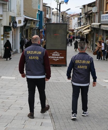 Erzurumlu çift, polisin hızlı refleksi ve kuyumcunun dikkati sayesinde dolandırılmaktan kurtuldu