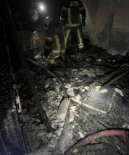 GÜNCELLEME - İzmir'de yangın çıkan evdeki bebek öldü, 3 kardeşi dumandan etkilendi
