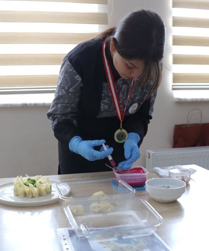 Kayseri'de lise öğrencileri kentin lezzetlerini glütensiz hazırladı