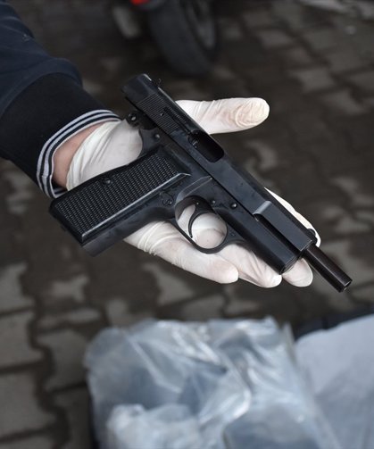 Sakarya ve Bolu'daki silah kaçakçılığı operasyonunda yakalanan 2 zanlıya tutuklama