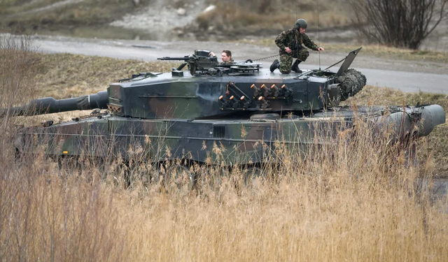 İsviçre, Almanya'ya Leopard 2 Tanklarını Teslim Edecek