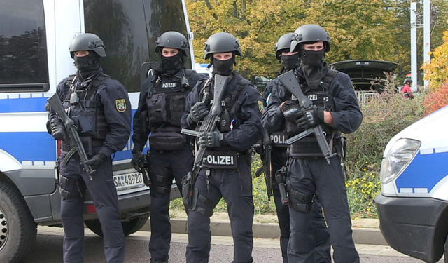 Almanya’da Aşırı Sağ Gruplara Baskınlar Devam Ediyor