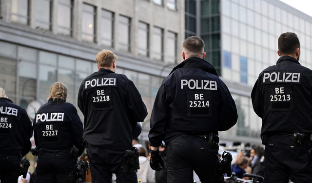 Alman Gençler, Noel Pazarına Saldırı Planladıkları Gerekçesiyle Tutuklandı