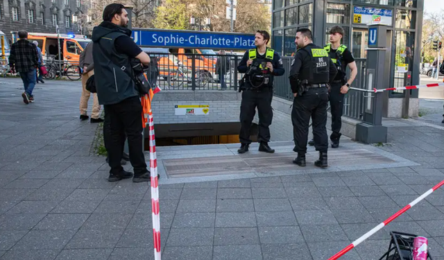 Berlin Metrosu Bıçaklama Olayı ile Sarsıldı