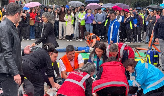 İzmir Büyükşehir Belediyesi’nden afete hazırlık tatbikatı
