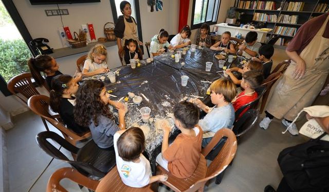 Efes Tarlası Yaşam Köyü Üretici Pazarında doğal ürünlere yoğun ilgi