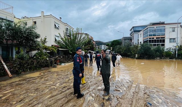 Foça'da hayat durma noktasına geldi