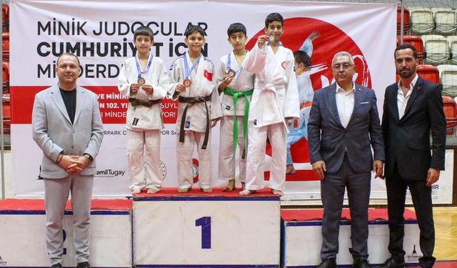 Minik sporcular Cumhuriyet için ter döktü