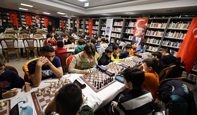 Efes Selçuk’ta “Ataya Saygı” Satranç Turnuvası Başladı