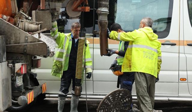 İzmir’de yağış seferberliği: 750 personel, 210 araç ve 24 saat nöbet sistemi