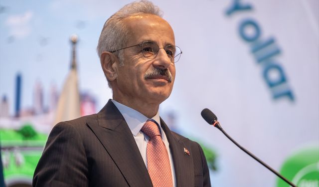 Bakan Uraloğlu, 9. Ulusal Asfalt Sempozyumu ve Sergisi'nde konuştu: