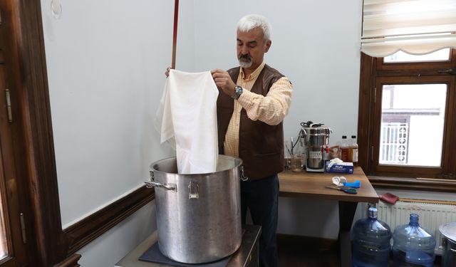 'Efsane renk' Edirne kırmızısı usta ellerde moda ürünlerine dönüşüyor