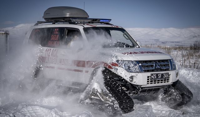 Erzurum'da 112 Sağlık ekipleri paletli ve snowtrack ambulanslarla kışa hazır