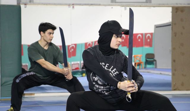 İlk dünya şampiyonasında 3 madalya kazanan milli wushucu, yeni başarılara odaklandı