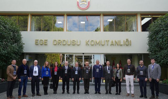 İzmir'de yapay zekanın savunma sanayindeki rolü ele alındı