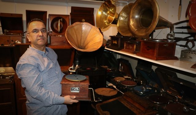 Kütahyalı makine mühendisi müzikle ilgili antika aletlerden koleksiyon oluşturdu