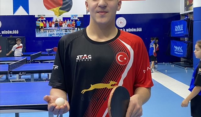 Milli masa tenisçi Kenan Eren'in hedefi olimpiyatlara katılmak