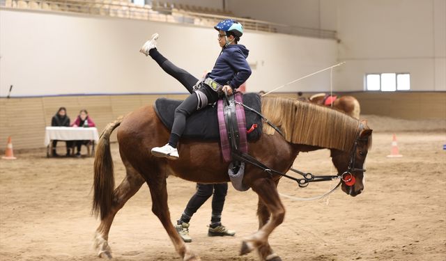 Nevşehir'de özel gereksinimli bireyler için 'Para Atlı Jimnastik Yarışı' düzenlendi