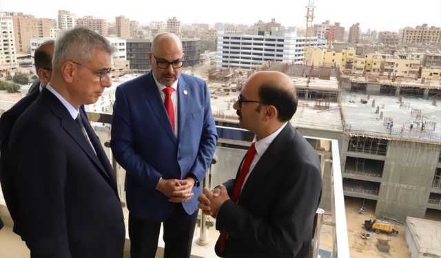 Sağlık Bakanı Memişoğlu, Kahire'de Filistinli hastaları ziyaret etti