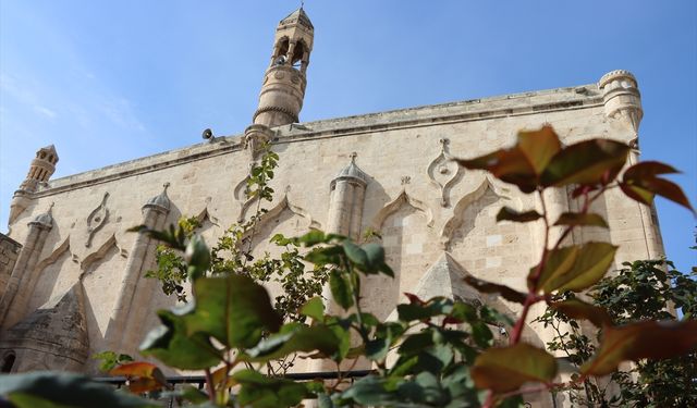 Tarihin izleri Şanlıurfa'daki 'Fırfırlı Cami'de birleşiyor