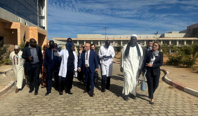 Türk hekimler Senegal'de böbrek nakli operasyonlarına öncülük edecek