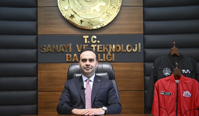 Bakan Kacır, AA'nın 'Yılın Kareleri' oylamasına katıldı: