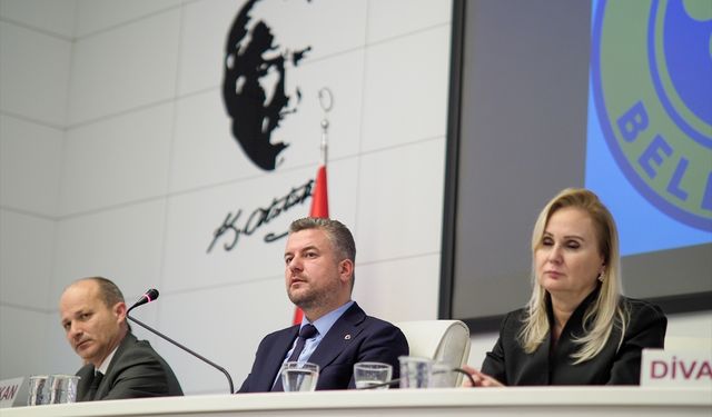 Buca Belediye Meclisi'nde Belediye Başkanı Duman'ın Phuket tatiline eleştiri