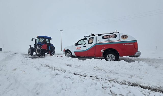 Diyarbakır'da yeni doğum yapan anne ile bebeği UMKE tarafından hastaneye ulaştırıldı