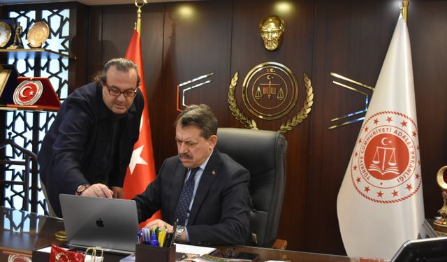 İzmir Cumhuriyet Başsavcısı Yeldan, AA'nın 'Yılın Kareleri' oylamasına katıldı