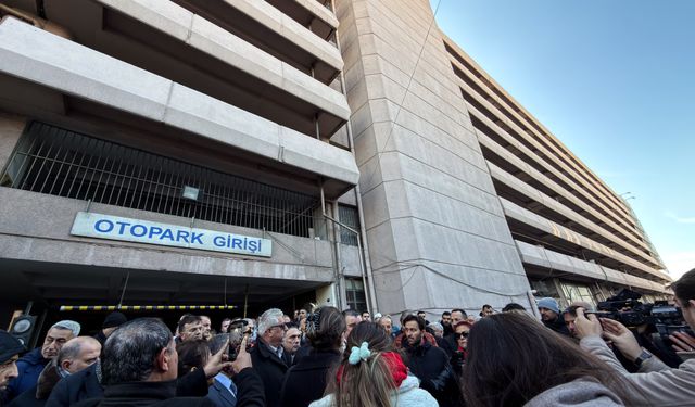 İzmir'de esnaftan katlı otoparkın kapatılmasına tepki