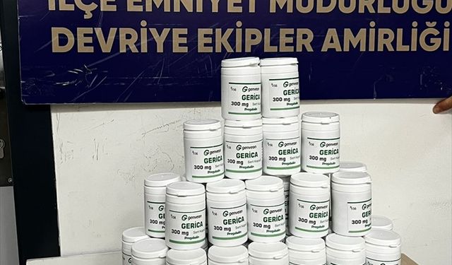 İzmir'de polisten kaçan zanlının attığı poşetten 3 bin 685 uyuşturucu hap çıktı