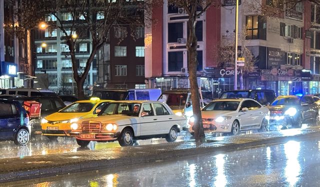 Konya'da sağanak etkili oluyor