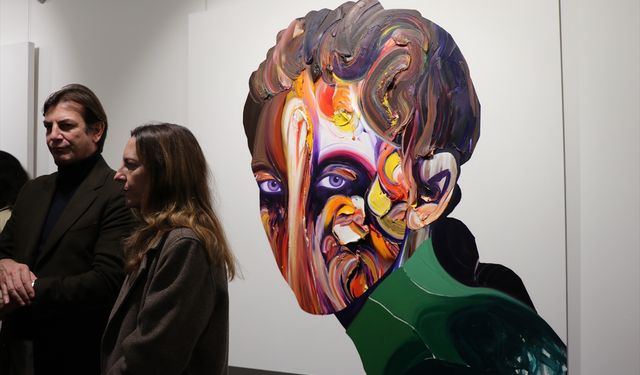 Paris'te çağdaş sanatçı Şahin Demir'in 'Bakışla Yüzleşme' sergisi açıldı