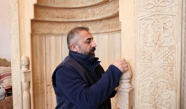 Sivaslı ahşap ustası, Selçuklu motiflerini 8 ayda mihraba işledi