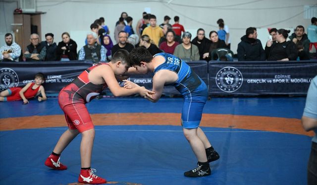 6 Şubat depreminde hayatını kaybeden güreşçiler, Edirne'de anıldı