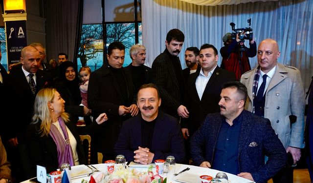 Anahtar Parti Genel Başkanı Ağıralioğlu, İstanbul'da partisinin iftar programına katıldı: