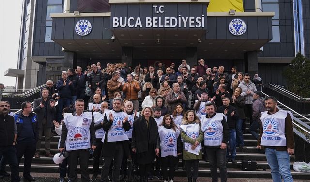Buca Belediyesinde memurlar, 7 aydır ödenmeyen alacakları için basın açıklaması yaptı