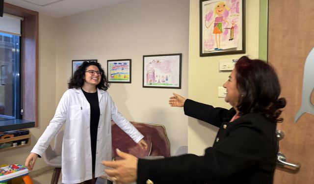 Çocukluk çağı kanserini yenen doktor hastalara şifa dağıtıyor