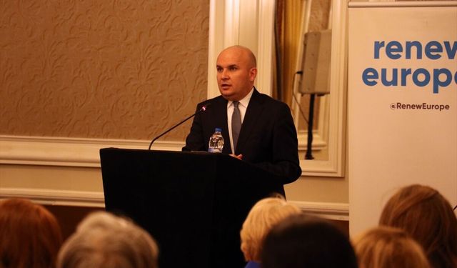 Gazeteci Nahide Deniz, Atatürk'ün Sofya yıllarını anlatan kitabını Bulgaristan'da tanıttı