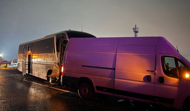 GÜNCELLEME - Anadolu Otoyolu'nda zincirleme trafik kazasında 6 kişi yaralandı