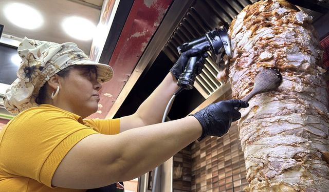 Hataylı depremzede kadın Aydın'da döner ustası oldu