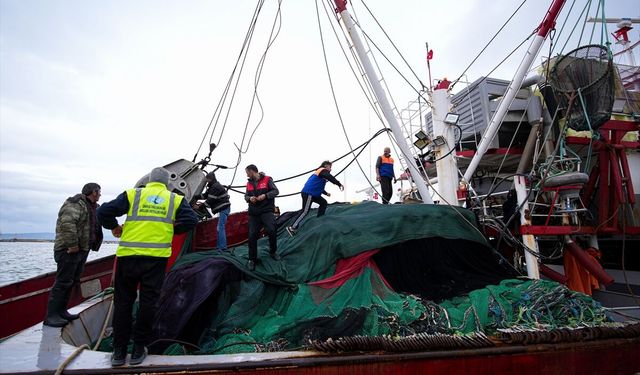 Hava koşulları nedeniyle denize açılamayan Egeli balıkçılar sezonun kalanından umutlu